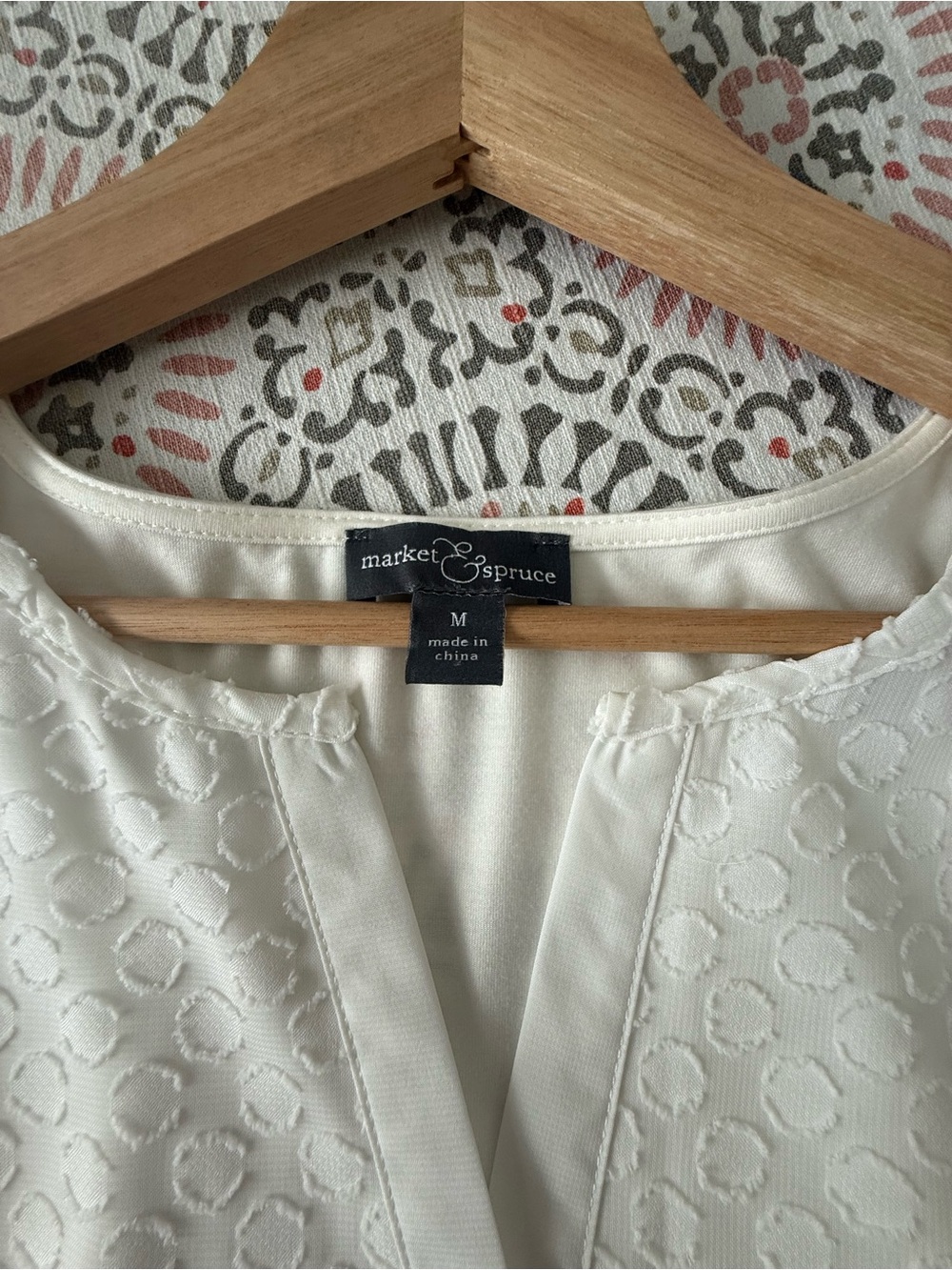 Market & Spruce White Sleeveless Textured Dot V-Neck Tank - Picture 3 of 3